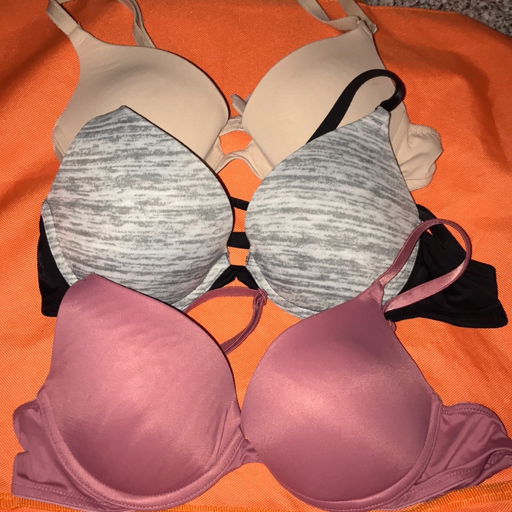 Victoria’s Secret pink bras